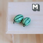 Mini pastèques rayées miniatures à l'échelle 1:12, lot de 2, 1,9 cm de long, fourniture pour maison de poupée à faire soi-même