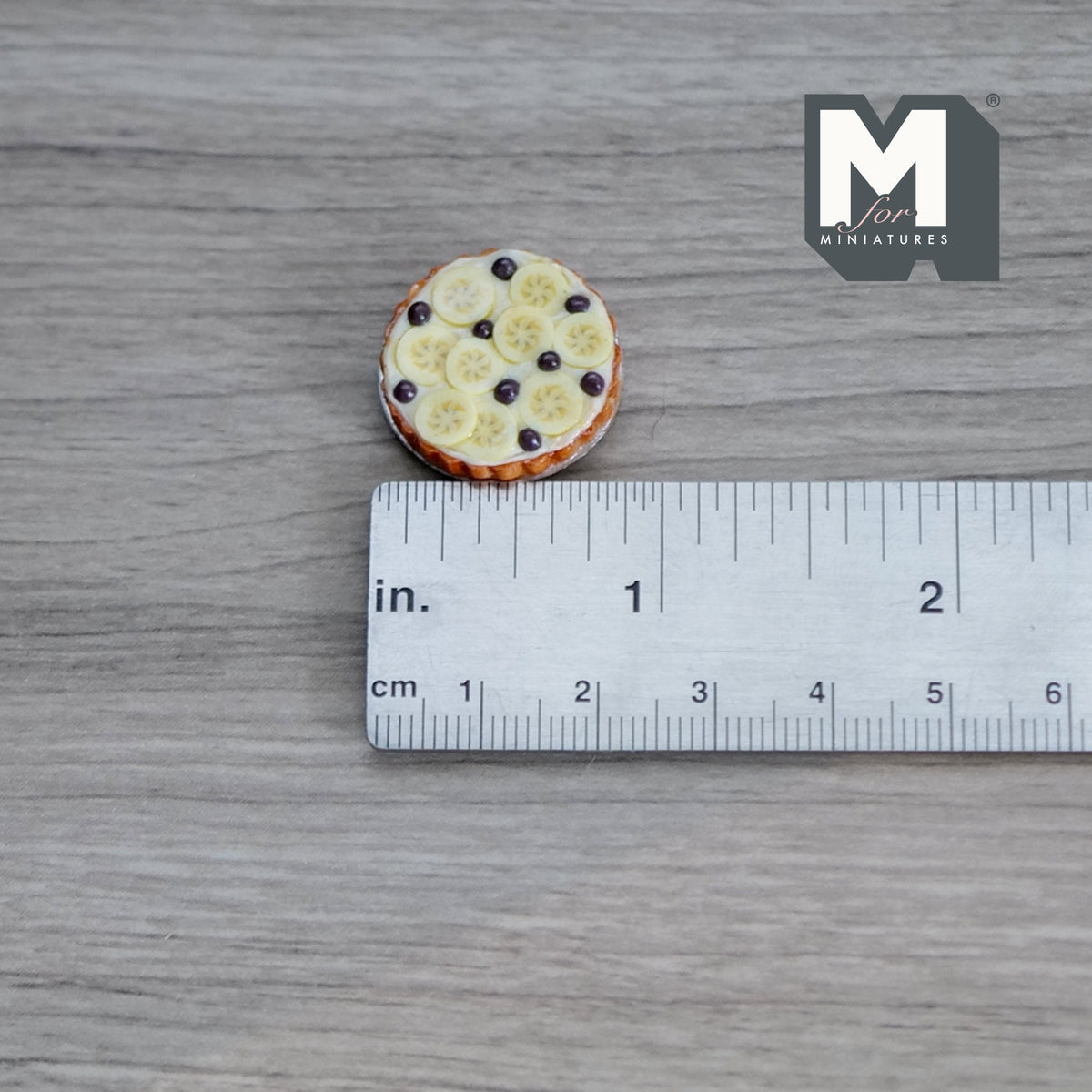Miniature banana and blueberry Pie with Metal Plate 1:12 Scale Dollhouse Food 13/16"(Dia.) (clay)- E018