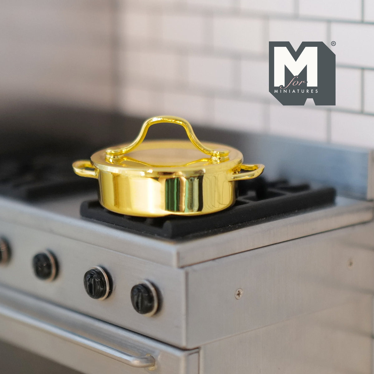 1:12 Scale Miniature Metal Casserole Pot with Lid, 1-1/16 inch dia., DIY Dollhouse Supply (gold)