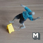 1/12スケール ミニチュア「注意：床濡れ」看板 水たまり付き 2個セット（高さ約5cm）DIYドールハウス用パーツ（イエロー）