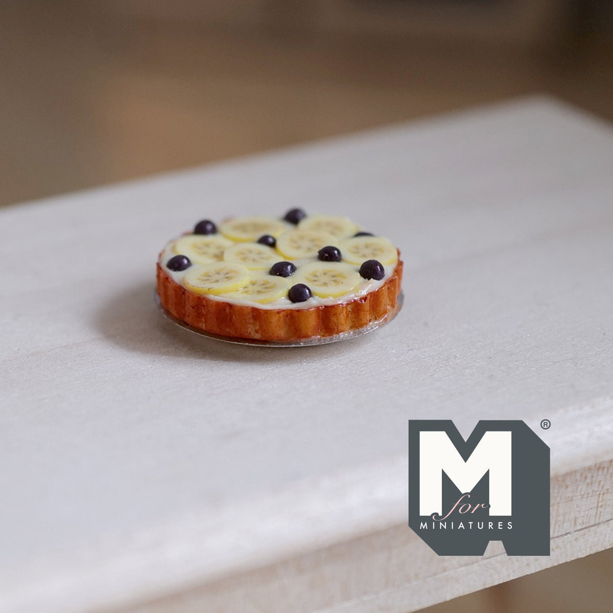 Miniature banana and blueberry Pie with Metal Plate 1:12 Scale Dollhouse Food 13/16"(Dia.) (clay)- E018