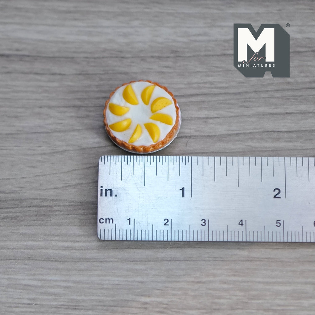 Dollhouse Miniature Peach Pie with Metal Plate 1:12 Scale Dollhouse Food 13/16"(Dia.) (clay) - E018