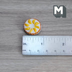 Dollhouse Miniature Peach Pie with Metal Plate 1:12 Scale Dollhouse Food 13/16"(Dia.) (clay) - E018