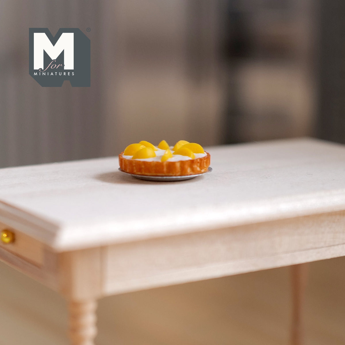 Dollhouse Miniature Peach Pie with Metal Plate 1:12 Scale Dollhouse Food 13/16"(Dia.) (clay) - E018
