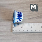 1/12スケール ミニチュア 陶器製 六角形 植木鉢、青い花柄、高さ約2.5cm、ドールハウス用DIYパーツ（ホワイト）
