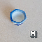 1/12スケール ミニチュア 陶器製 六角形 植木鉢、青い花柄、高さ約2.5cm、ドールハウス用DIYパーツ（ホワイト）