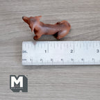 Maßstab 1:12 Miniatur-Dackel, sitzend, 1-7/8 inch lang, DIY-Puppenhausbedarf (Gießharz) (braun)