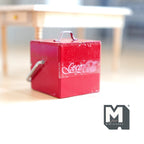 1/12スケール ミニチュア ピクニックソーダクーラー 蓋付き、高さ約4.1cm、ドールハウスDIY用パーツ（赤）（金属製）