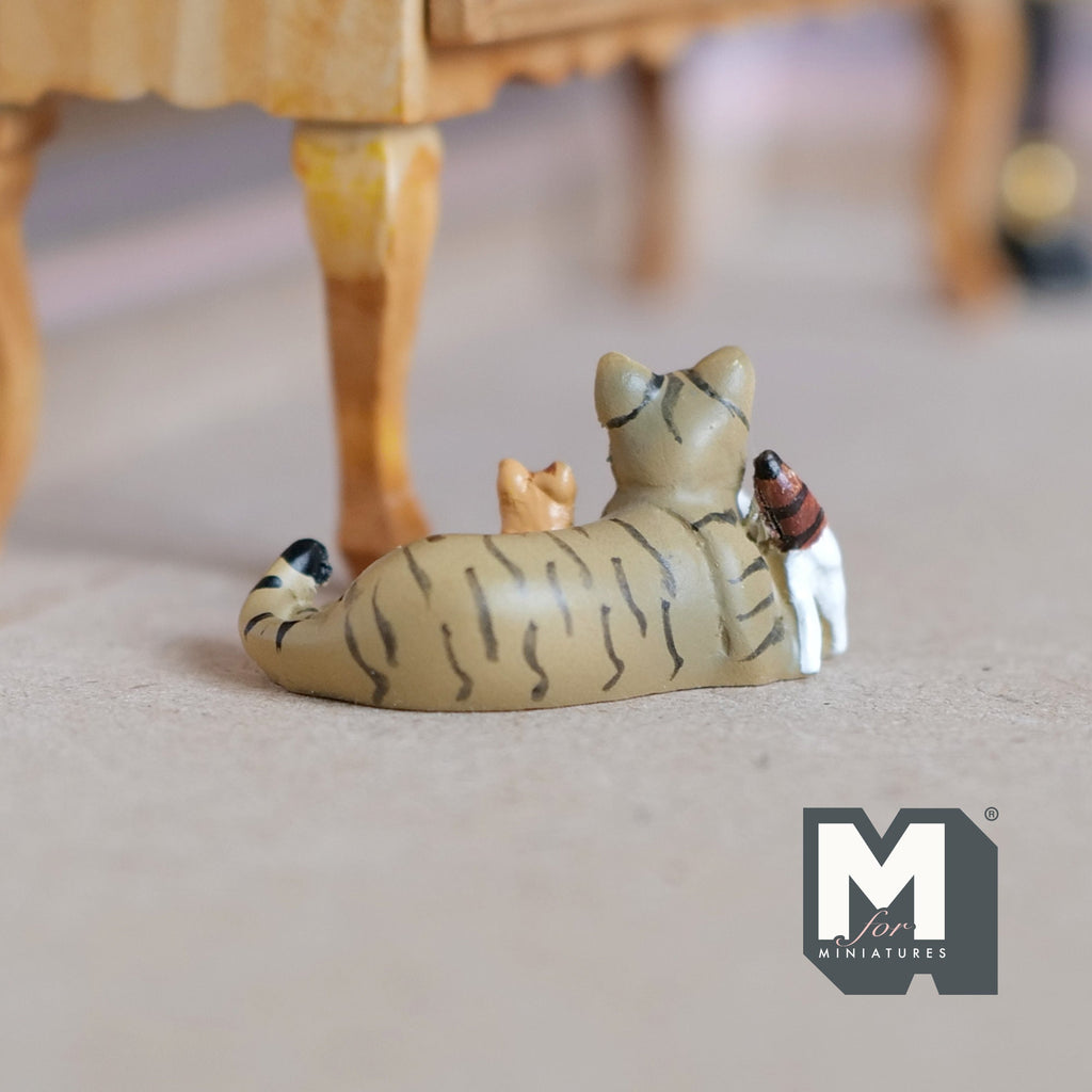 1:12 Scale Miniature Orange Tabby Cat with 2 Kittens, 1-5/8 inch long, DIY Dollhouse Supply (bed sold separately)