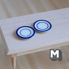Assiettes miniatures en céramique à l'échelle 1:12, bord coloré, lot de 2, 2,5 cm de diamètre, fournitures pour maison de poupée DIY (bleu)