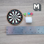 1:12スケール ミニチュア ダーツボード＆ダーツ 4点セット（直径約4.4cm）DIYドールハウス用素材