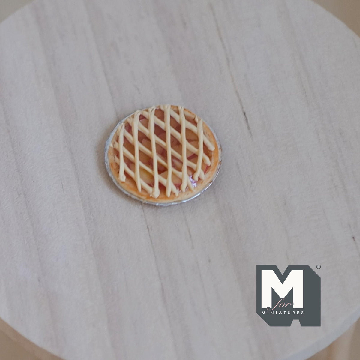 Miniature Apple Pie on Metal Plate 1:12 Dollhouse Supplies Food Baked Pie Tar Fruit Cake 13/16 inch dia. - E018