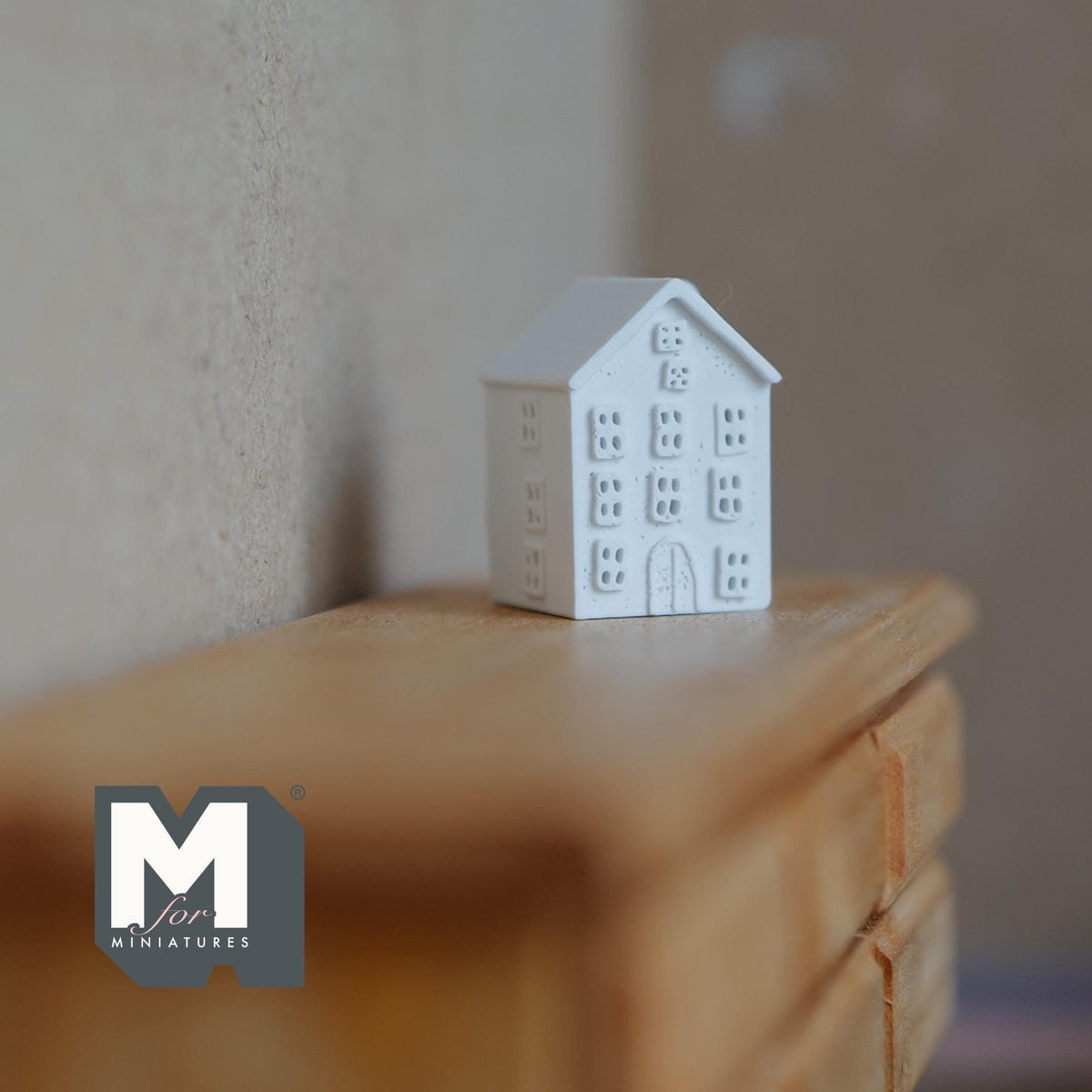 1:12 Scale Miniature House Lantern with Micro LED Lights, Arched Back Doorway, 1 inch tall, DIY Dollhouse Supply (white)