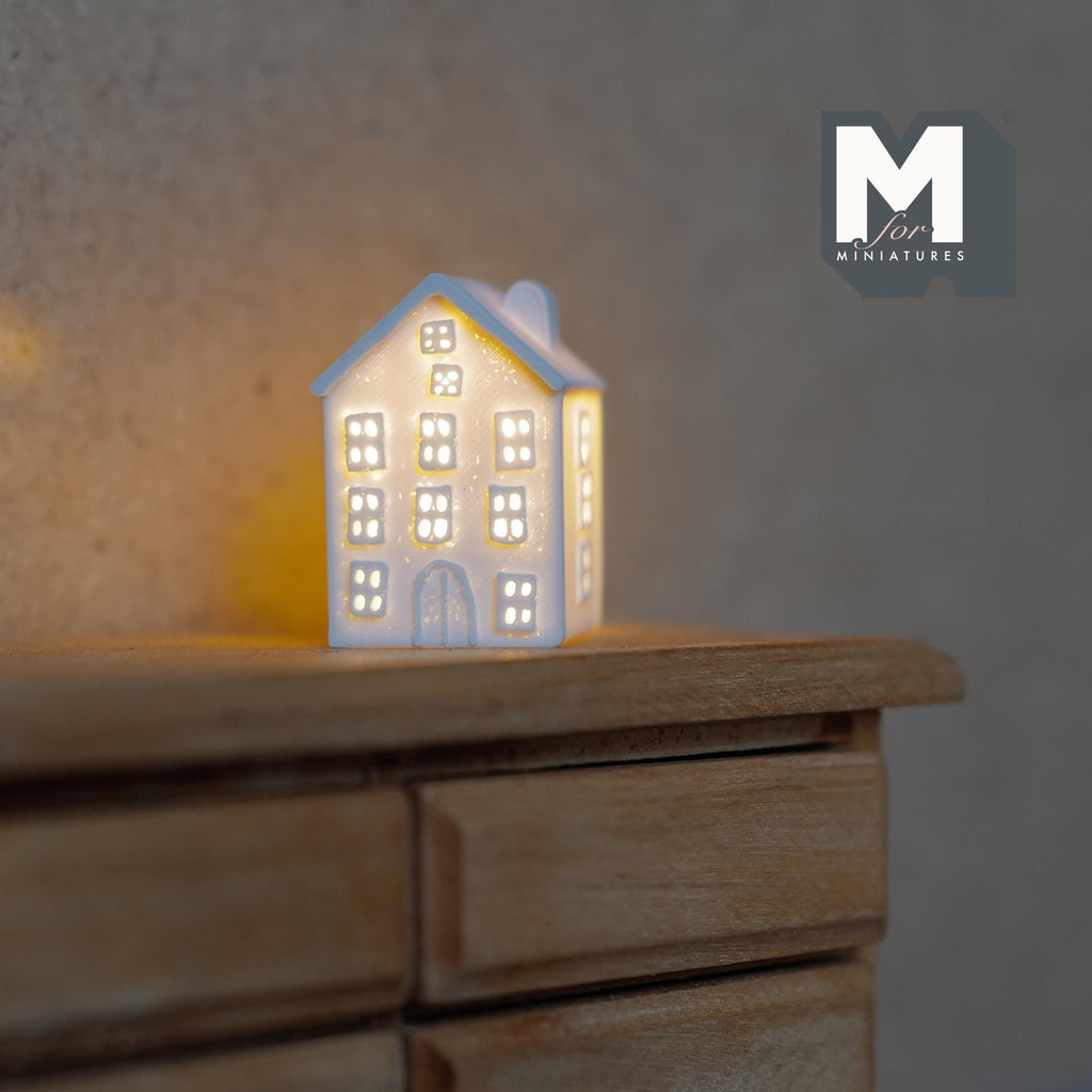 Lanterne miniature pour maison de poupée à l'échelle 1:12 avec micro-lumières LED, porte arrière arquée, 2,5 cm de haut, accessoire pour maison de poupée DIY (blanc)