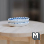 Assiettes ovales miniatures en céramique à l'échelle 1:12, bordure zigzag bleue, lot de 2, 3,5 cm de long, fournitures pour maison de poupée (blanc)