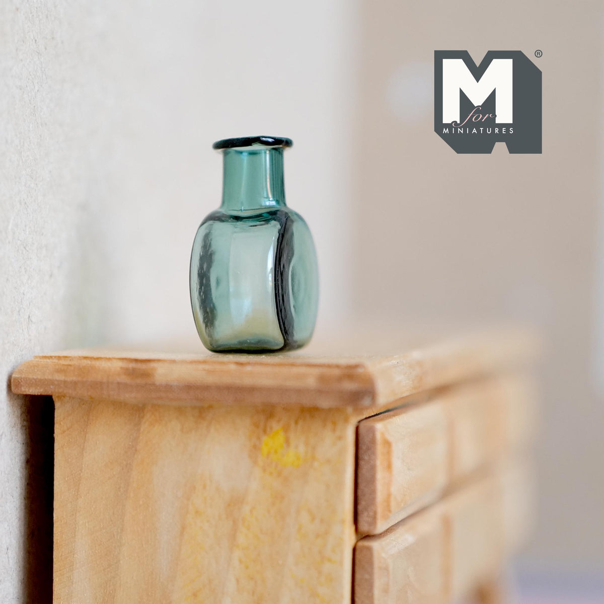 1:12 Scale Miniature Glass Bottle Vase, Round Body, 1 inch tall, DIY Dollhouse Supply (green) (K)