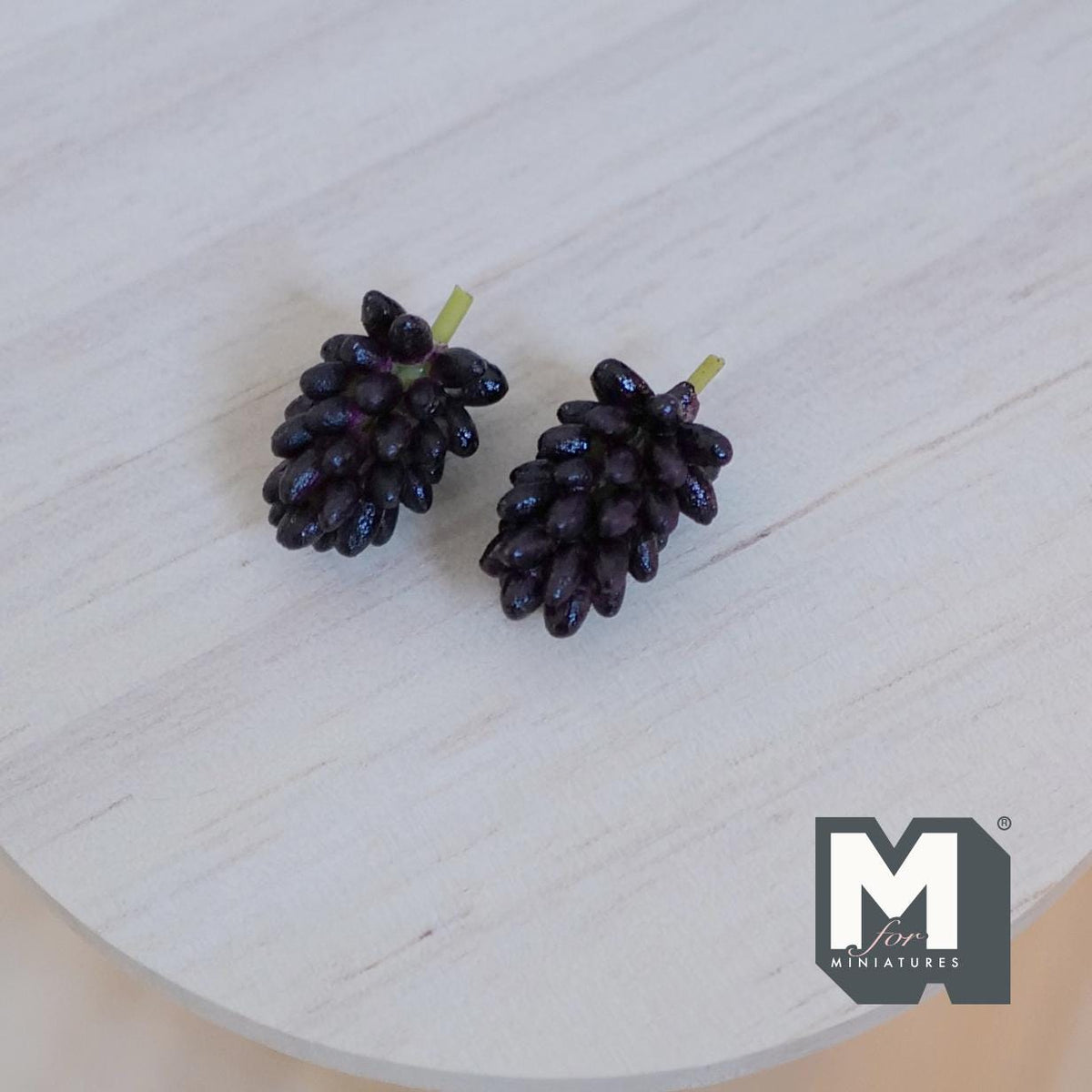 1:12 Dollhouse Supplies Miniature fruit 2 x grape - D059
