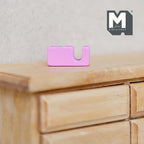 Miniatura a escala 1:12 de portarrollos de cinta adhesiva de metal con rollo de cinta, 11/16 inch de largo, suministros DIY para casa de muñecas (rosa)