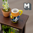 Vase pichet miniature en céramique à l'échelle 1:12 avec anse, motif abstrait, 3,2 cm (1-1/4 po) de haut, fourniture pour maison de poupée DIY (orange)