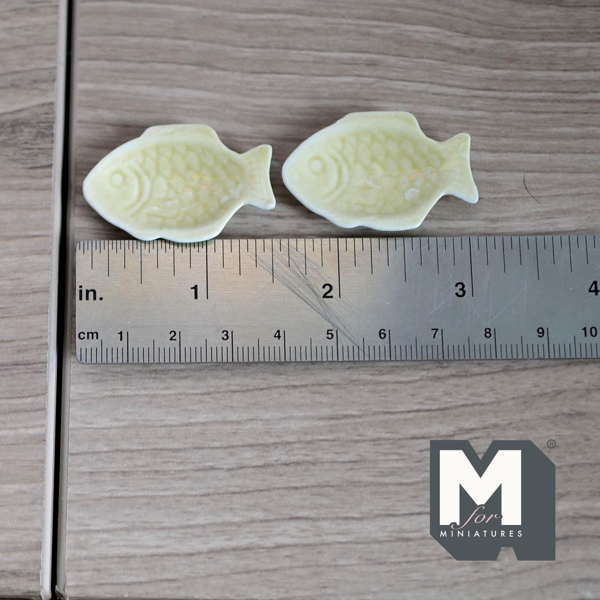 Miniature Fish Shaped Plates 1:12 Scale Dollhouse Ceramic Tableware Plates Set of 2 , 1-7/16 inch long (beige) - A075