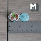 Miniatura a escala 1:12: sopa de verduras en olla metálica con tapa, 3/4 inch de Ø, suministros DIY para casa de muñecas (azul claro)