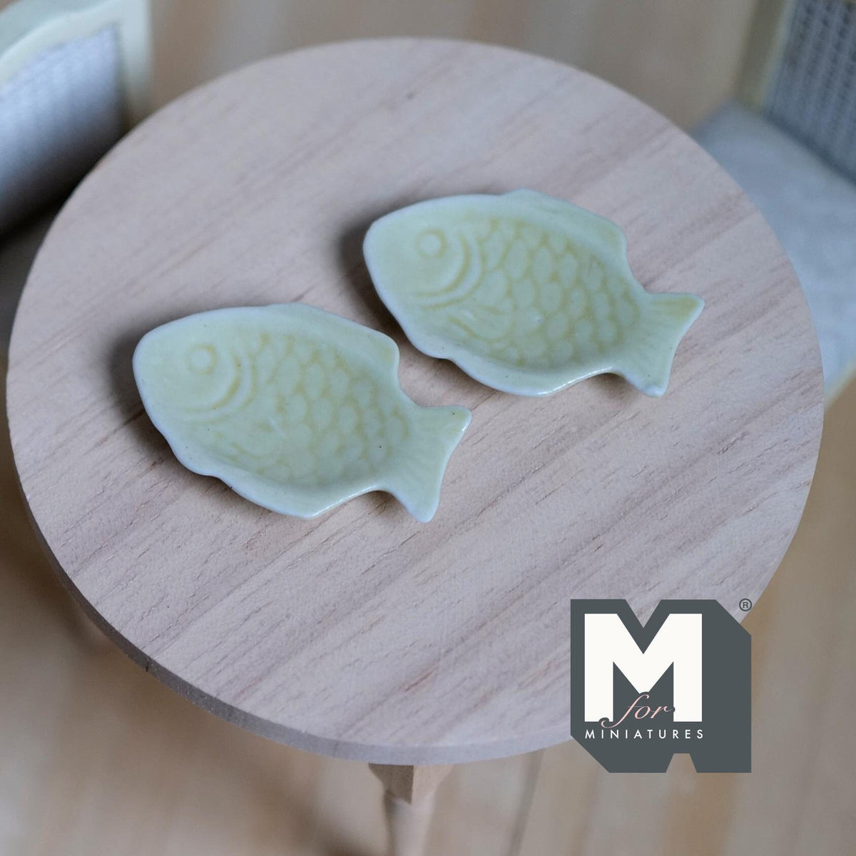 Miniature Fish Shaped Plates 1:12 Scale Dollhouse Ceramic Tableware Plates Set of 2 , 1-7/16 inch long (beige) - A075