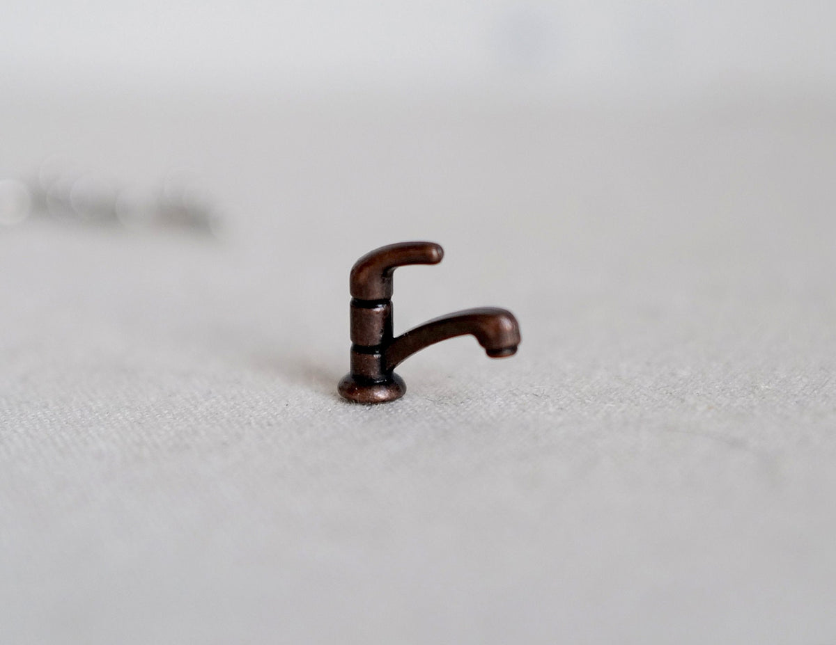 1:12 Scale Miniature Metal Single Lever Faucet, 9/16 inch tall, DIY Dollhouse Supply (bronze)