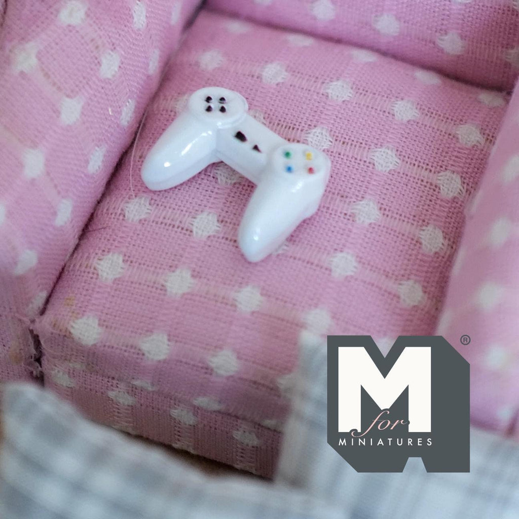 1:12 Scale Miniature Gaming Controller, 13/16 inch long, DIY Dollhouse Supply (metal) (white) (non working)