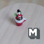 1/12スケール ミニチュア陶器製ホットチョコレートマグ スノーマンのトッパー付き、高さ1インチ（約2.5cm）、ドールハウスDIY用パーツ（レッド）