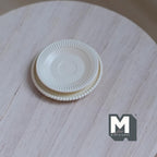 Assiettes de salle à manger miniatures en métal à l’échelle 1:12, lot de 2, diamètre de 2,86 cm, accessoires pour maison de poupée DIY (beige)