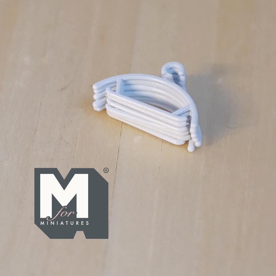 Cintres miniatures à l'échelle 1:12, lot de 6, largeur 2,4 cm, fournitures de maison de poupée DIY (métal) (blanc)