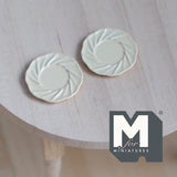 Miniature Dining Plates Set of 2 , 1:12 Scale Dollhouse Supplies Tableware 11/16 inch dia. (metal) (beige) (M) - A030