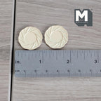 Assiettes à dîner miniatures en métal à l'échelle 1:12, rebord à motif tourbillon, lot de 2, diamètre 2,2 cm, fournitures pour maison de poupée DIY (beige) (L)