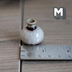 Vase miniature en céramique à l'échelle 1:12, forme globulaire, émail bicolore, col évasé, 2,8 cm de hauteur, accessoire pour maison de poupée DIY