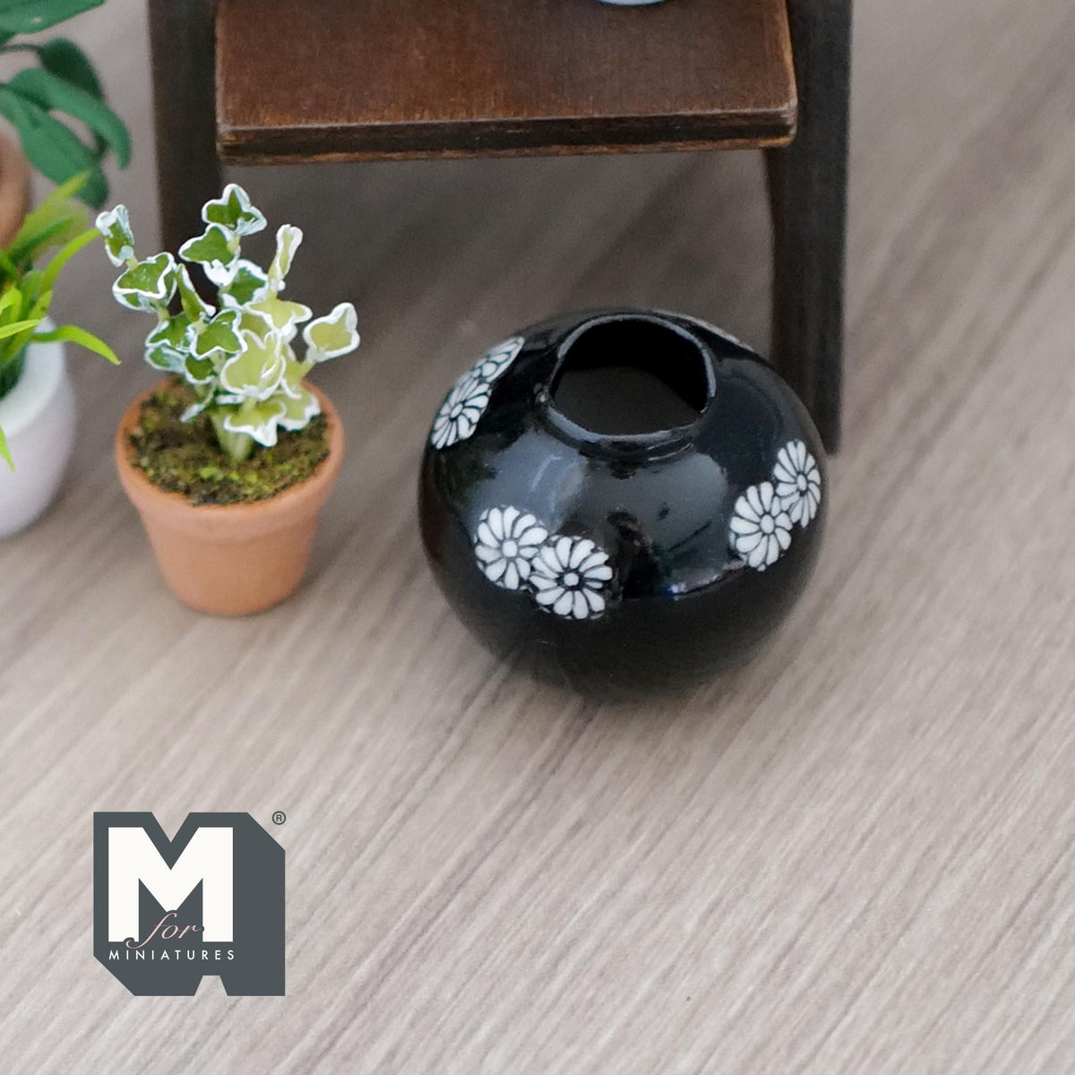 1:12 Scale Miniature Ceramic Globular Vase, Daisy Pattern, Large Size, 1-3/8 inch dia., DIY Dollhouse Supply (black)