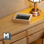Miniature cigarkasse med cigarer i skala 1:12, 1-1/8 inch lang, gør-det-selv-materiale til dukkehus (træ) (ikke ægte cigarer)