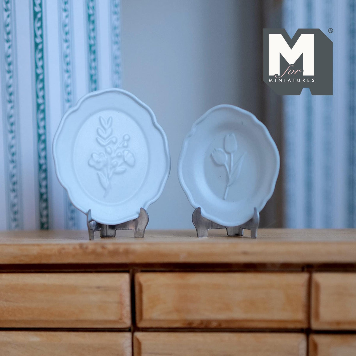 1:12 Scale Miniature Metal Decorative Plates with Stands, Embossed Flowers, Set of 2, 1-7/16 inch tall, DIY Dollhouse Supply (blue)