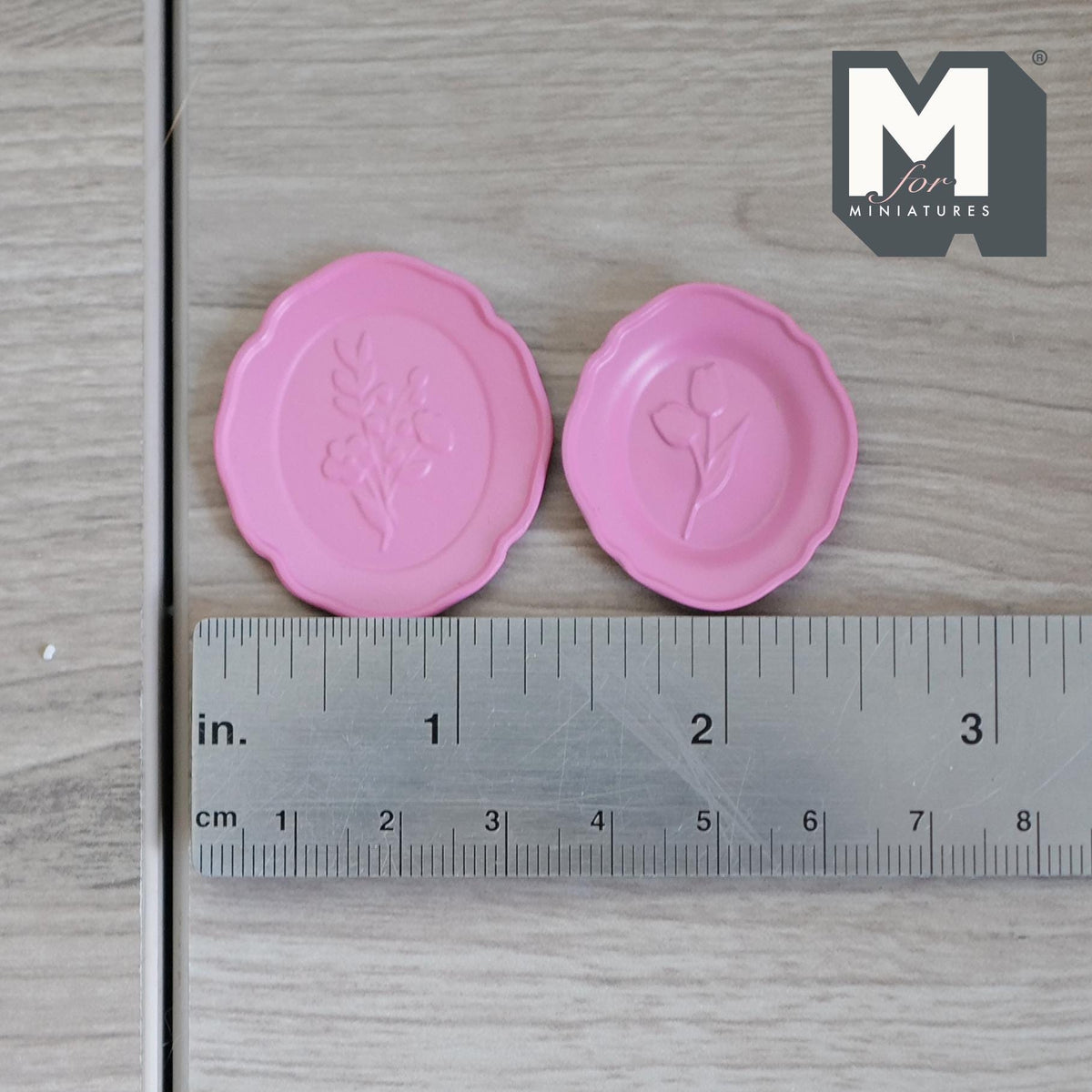 1:12 Scale Miniature Metal Embossed Floral Decorative Plates with Stands, Set of 2, 1-7/16 inch tall, DIY Dollhouse Supply (pink)