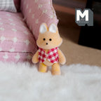 1/12スケール ミニチュア狐 赤いギンガムチェックシャツ着用、高さ約3.7cm、ドールハウスDIY用パーツ（フロッキー加工）