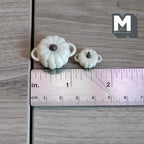 Maßstab 1:12 Miniatur-Kochtöpfe in Kürbisform mit Deckel, 2er-Set, 11/16 inch hoch, DIY-Puppenhausbedarf (Metall) (beige)