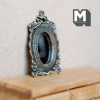 Miroir ovale miniature à l'échelle 1:12, cadre floral avec oiseau, 6 cm (2-3/8 po) de hauteur, accessoire pour maison de poupée (métal)