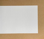 Feuille de carrelage miniature type métro à chevrons blanc en relief, 15-15/16 x 11-5/8 pouces, fourniture pour maison de poupée DIY (joint gris)