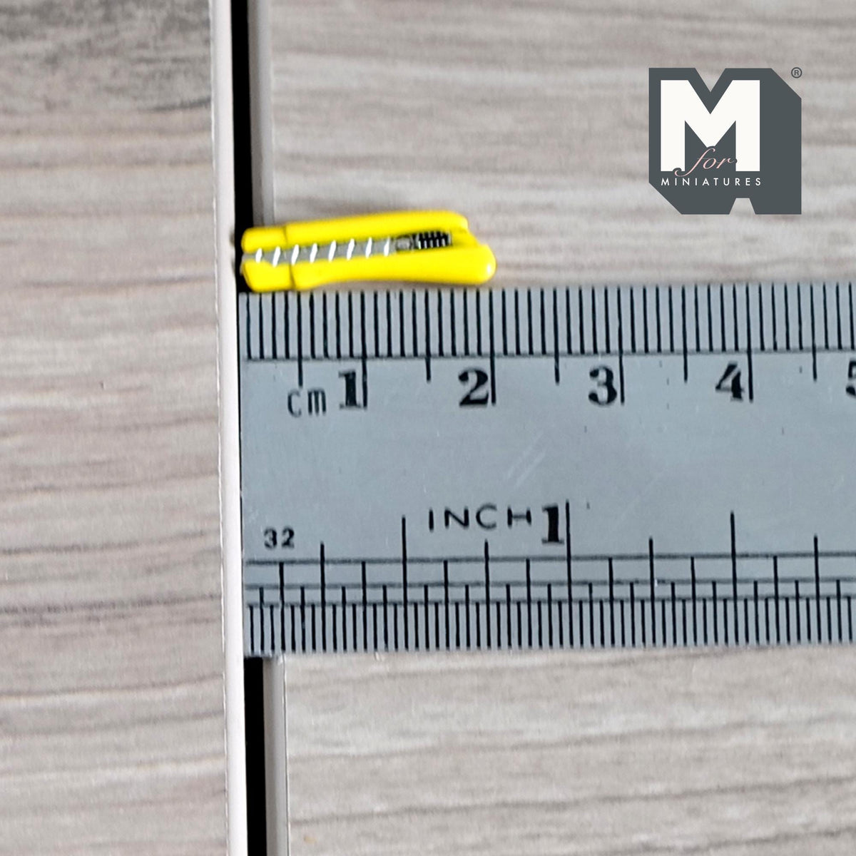 1:12 Scale Miniature Utility Knife with Retracting Blade, 13/16 inch long, DIY Dollhouse Supply (metal) (yellow) (non working)