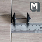 1/12スケール ミニチュアダンベル（プレート付き）、長さ約5.4cm、ドールハウス用DIYパーツ