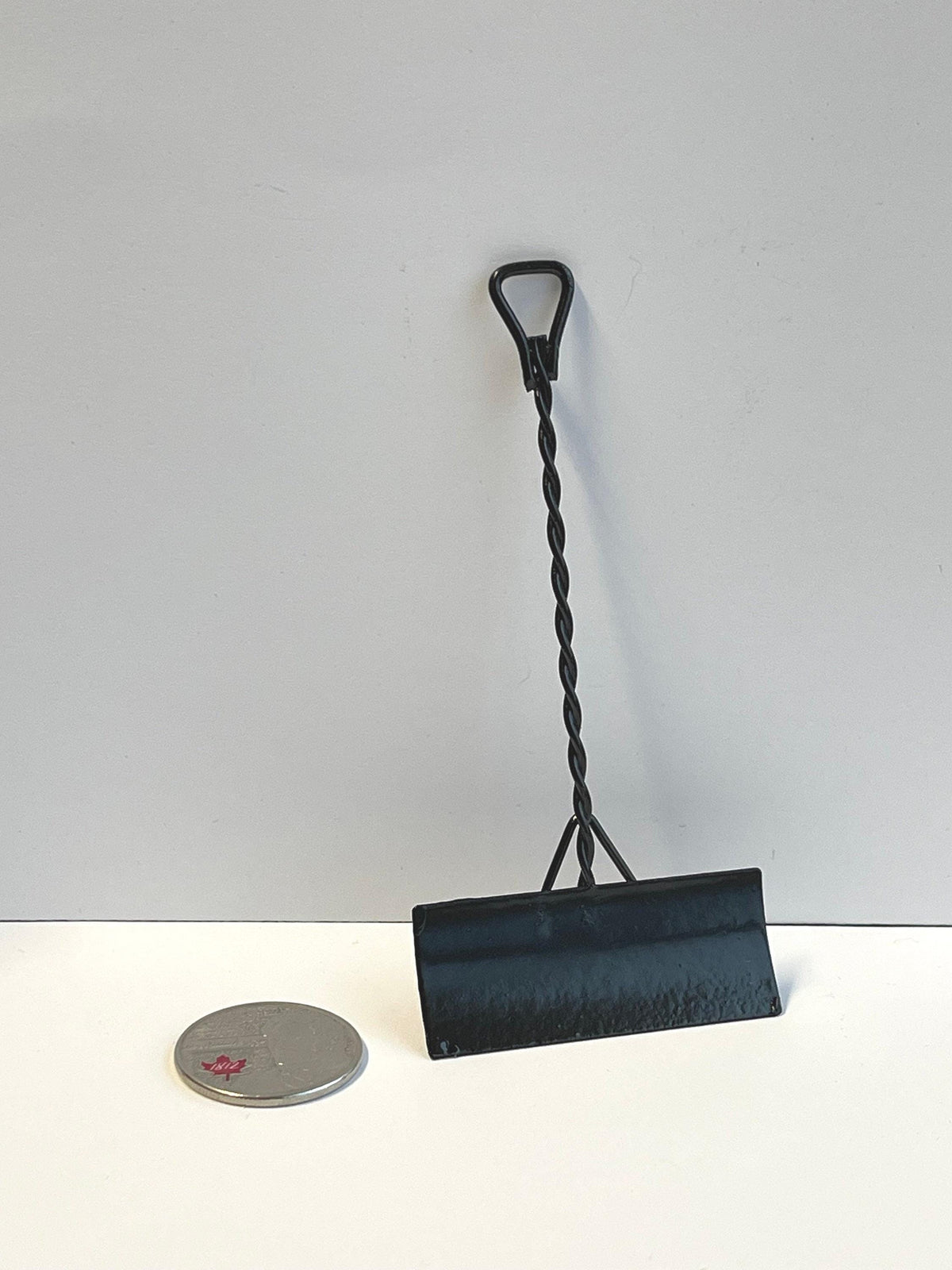 1:12 Scale Miniature Metal Snow Shovel, Twisted Handle with D Grip, 3-7/8 inch tall, DIY Dollhouse Supply (black)