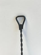 Pelle à neige miniature en métal à l'échelle 1:12, manche torsadé avec poignée en D, 9,8 cm de haut, accessoire pour maison de poupée DIY (noir)