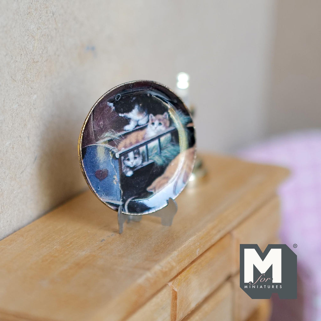 1:12 Scale Miniature Ceramic Platter with Metal Stand, Playing Cats Design, 1-7/16 inch dia., DIY Dollhouse Supply (a)