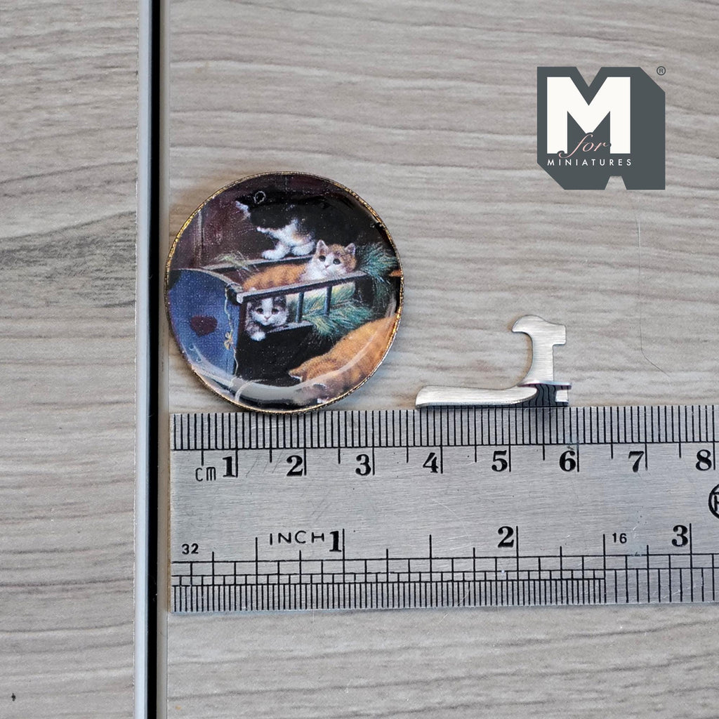 1:12 Scale Miniature Ceramic Platter with Metal Stand, Playing Cats Design, 1-7/16 inch dia., DIY Dollhouse Supply (a)