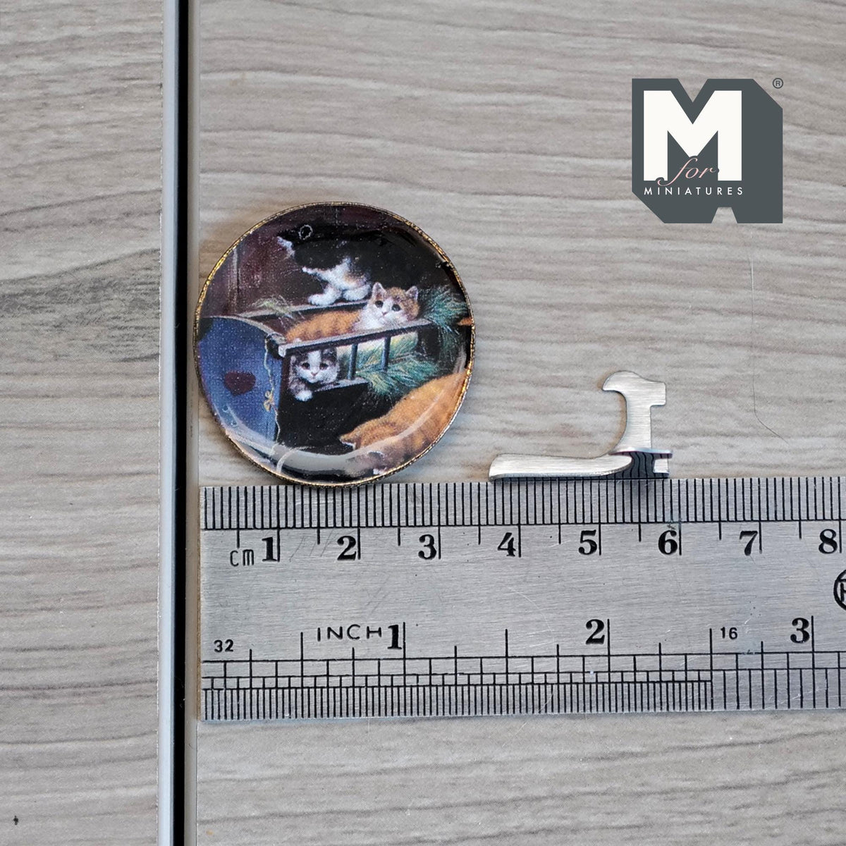 1:12 Scale Miniature Ceramic Platter with Metal Stand, Playing Cats Design, 1-7/16 inch dia., DIY Dollhouse Supply (a)