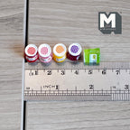 Miniature syltetøjsglas med låg i skala 1:12, sæt med 5, 1/2 inch høje, gør-det-selv-materiale til dukkehus (resin)